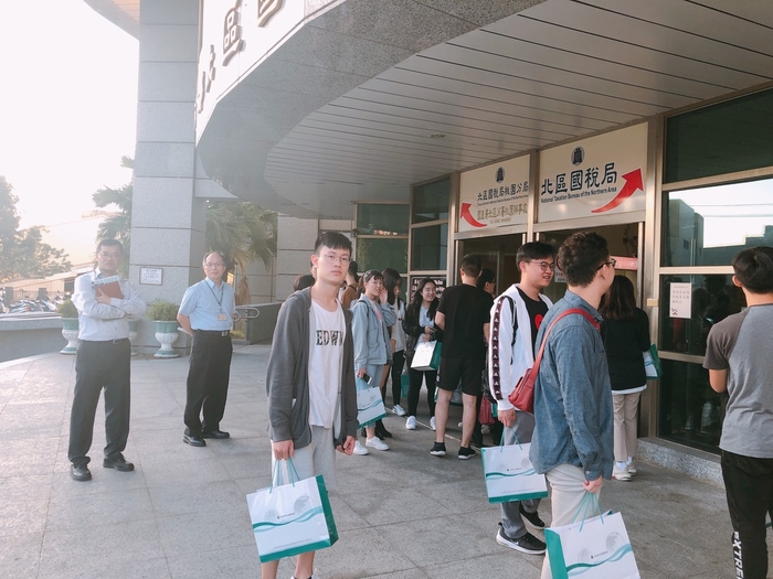 1081106桃園國稅局參訪圖片