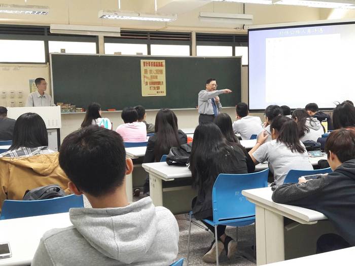 1051213李丁文執行董事Image